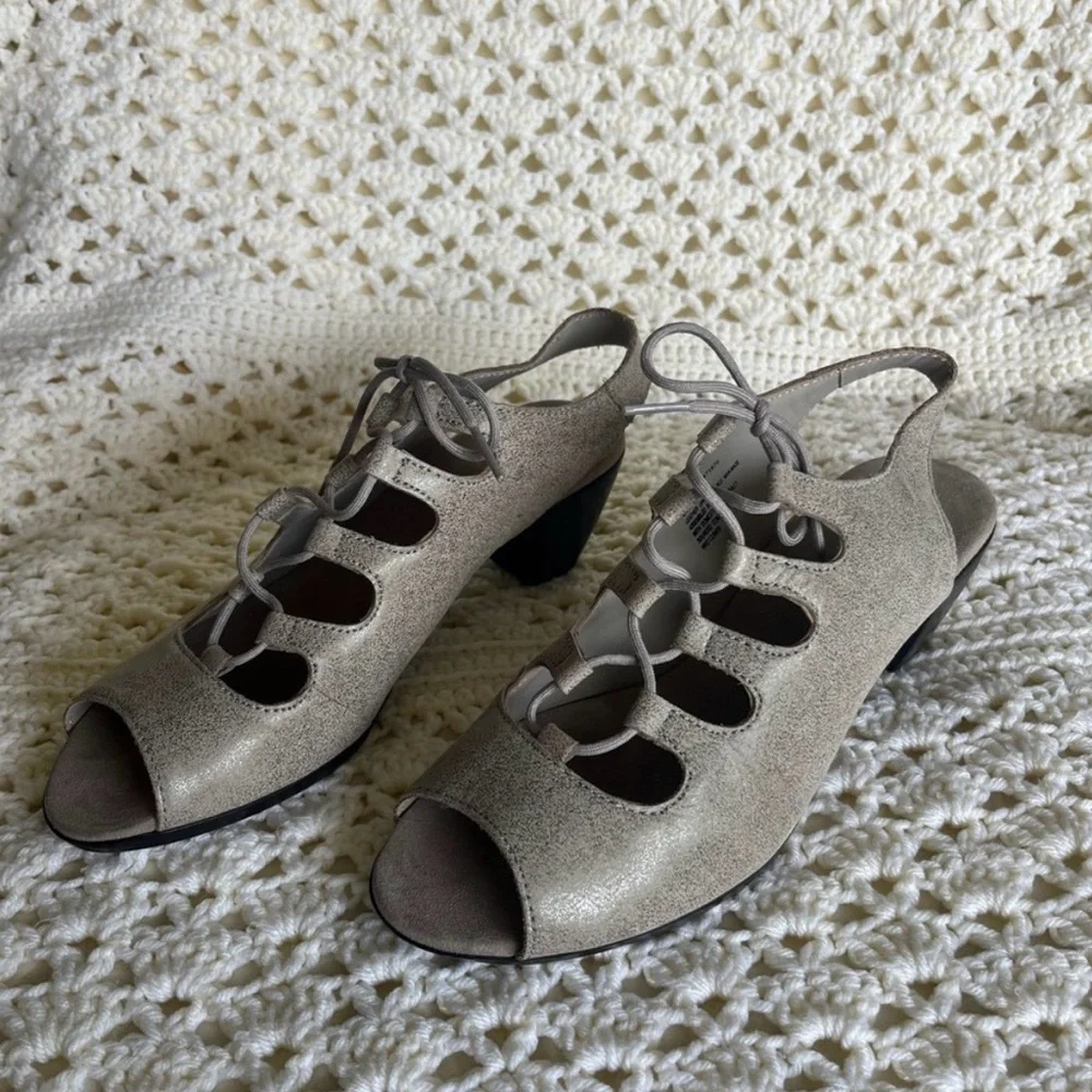 Munro | Jillie Gray Lace-Up Heeled Sandals | size 9 | NIB